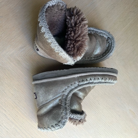 Mou Brown and Gray Moccasin Slippers - Picture 10 of 10
